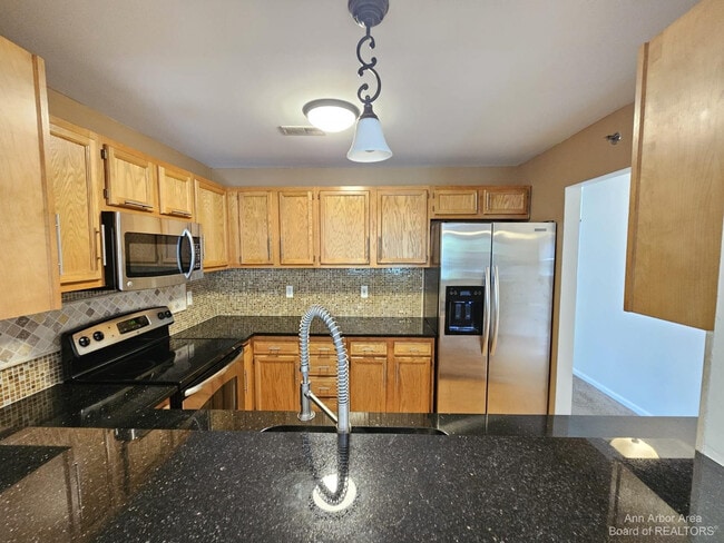 Building Photo - 1493 Silverbrook Ridge Dr