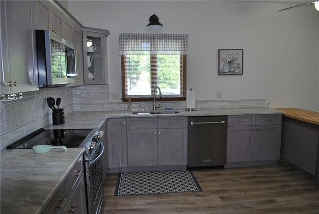 Building Photo - 25 Hathorn Rd