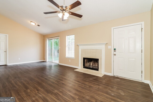 Building Photo - 1486 Fall Creek Dr