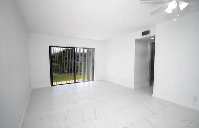 Building Photo - 11430-11442 Building Coral Springs