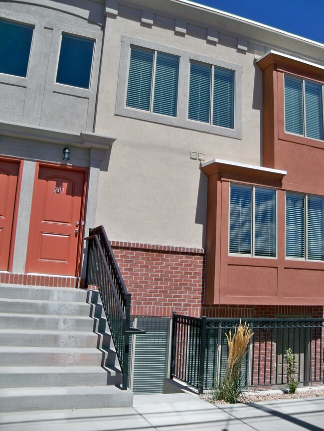 Building Photo - 491 S Freedom Blvd