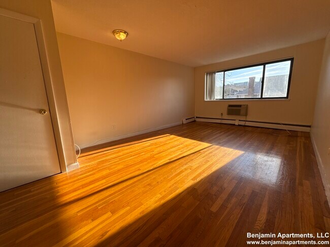 Foto del edificio - 112 Dustin St