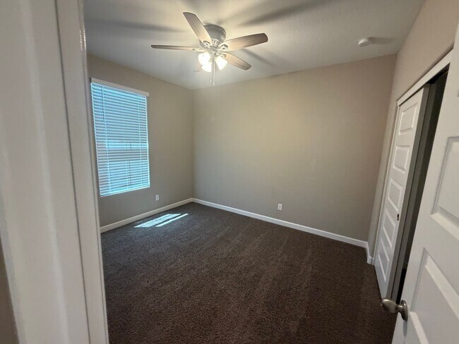 Foto del edificio - 40946 W Hillman Dr