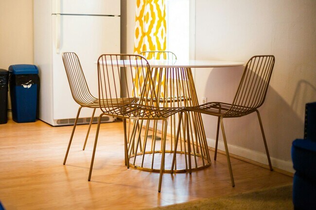 Foto del edificio - 706 E Stuart St