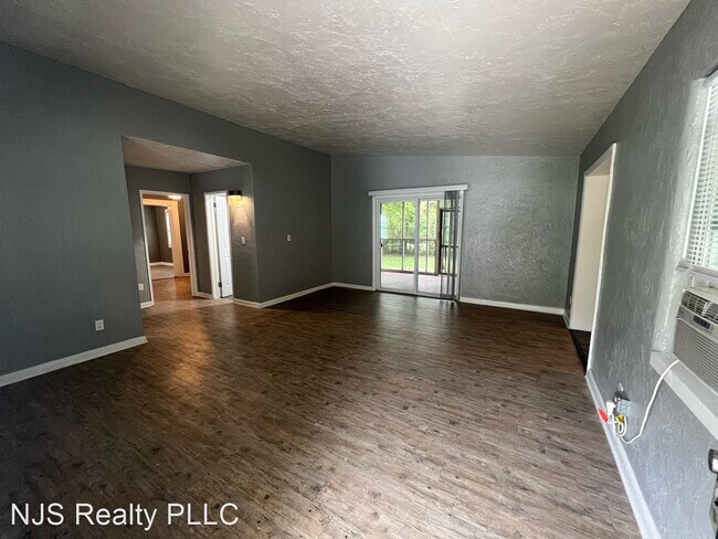 Building Photo - 2 br, 1 bath House - 3905 Eve Dr. East
