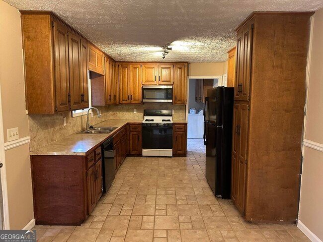 Building Photo - 2518 Irene Dr