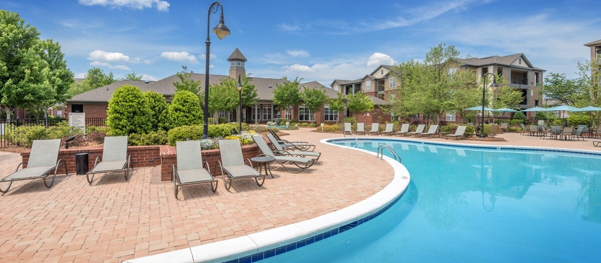 Colonial Grand at Matthews Commons Apartments Matthews, NC