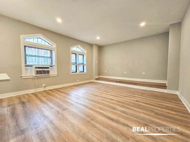 Foto del edificio - 635 W Barry Ave