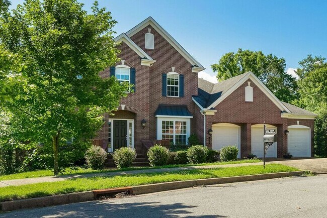 Building Photo - 1214 Broadmoor Cir