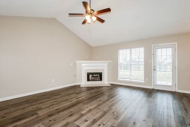 Building Photo - 1801 Cherry Creek Dr