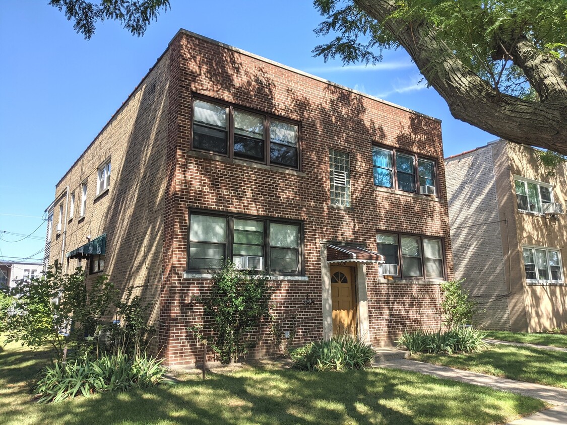 Primary Photo - 2718 W Berwyn Ave