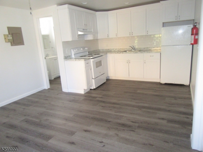 Building Photo - 17 E Blackwell St