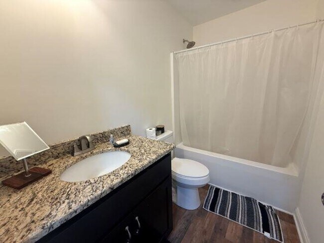 Foto del edificio - Country living close to city life!