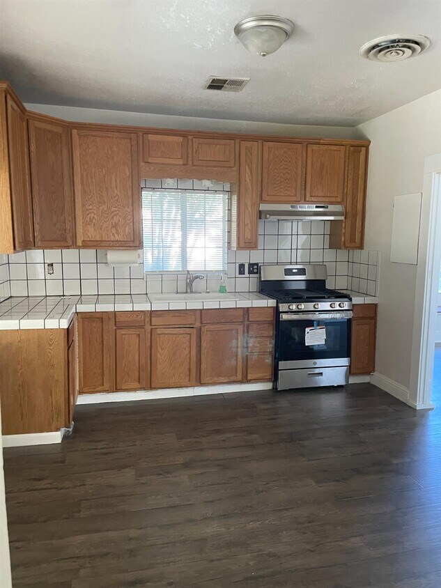 Building Photo - 780 Lake St