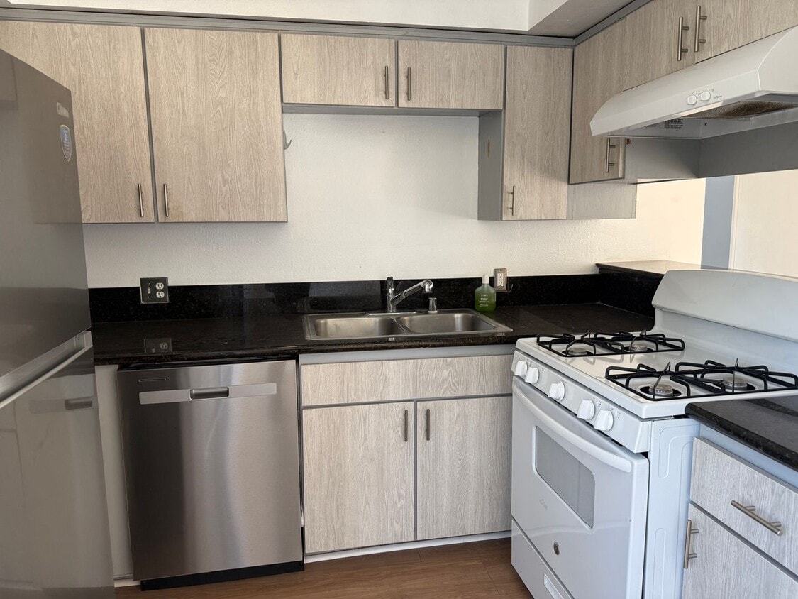 Foto principal - 3228 Honolulu Ave