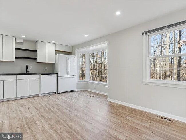 Foto del edificio - 6542 Birchleigh Way