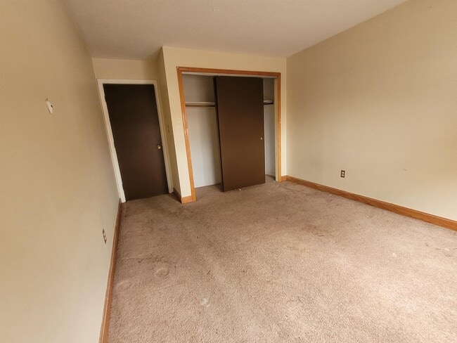 Building Photo - 8 Lancelot Court