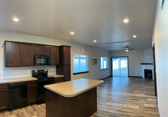 Building Photo - Brand New Duplex in Spokane Valley!
