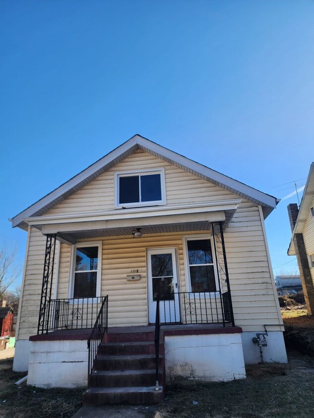 Primary Photo - Spacious 4- Bedroom