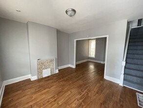 Building Photo - 877 Farson St