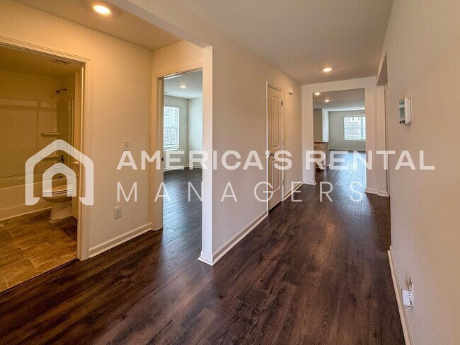 Building Photo - AVAILABLE NOW!!! Call today to schedule a ...