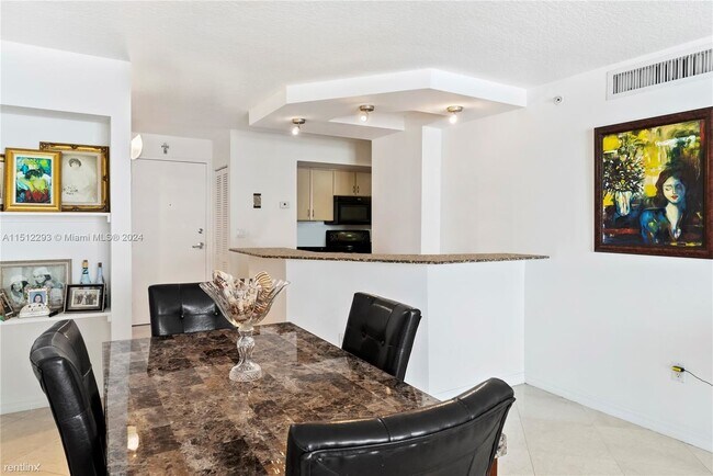 Foto del edificio - 1 br, 1.5 bath Condo - 6917 Collins Ave Ap...