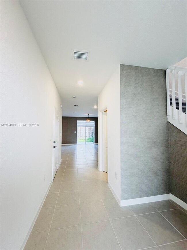 Foto del edificio - 663 SE 13th St Cir