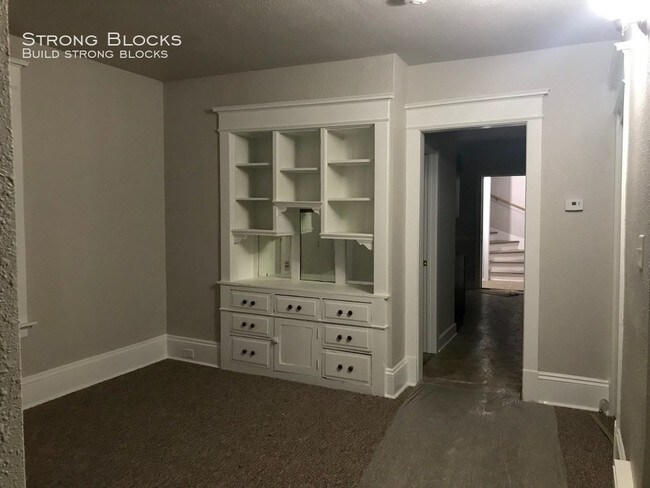Building Photo - Renovated Lower 2BR/1BA Duplex Rental