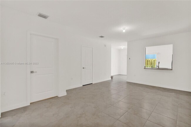 Foto del edificio - 449 NE 5th St