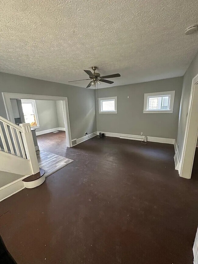Foto del edificio - 1351 Logan Ave NW
