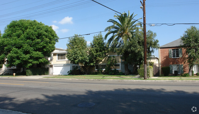 Building Photo - 5840 Hazeltine Ave