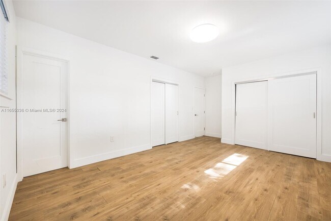 Building Photo - 5300 Orduna Dr