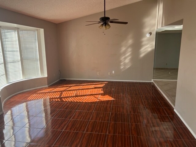 Foto del edificio - 10422 W Royal Palm Rd