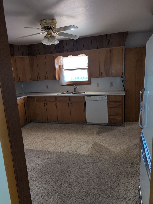 Building Photo - Beautiful Country Living 2 bed 1.5 bath