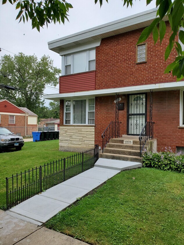 2225 E 100th St, Chicago, IL 60617 Townhome Rentals in Chicago IL