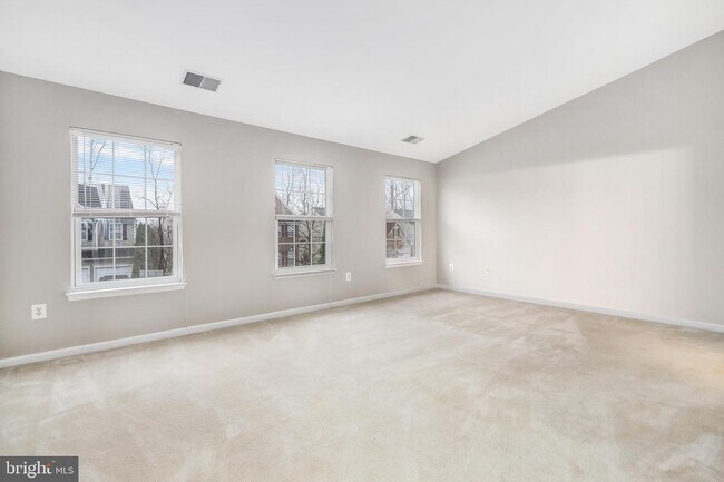 Building Photo - 14204 Murphy Terrace