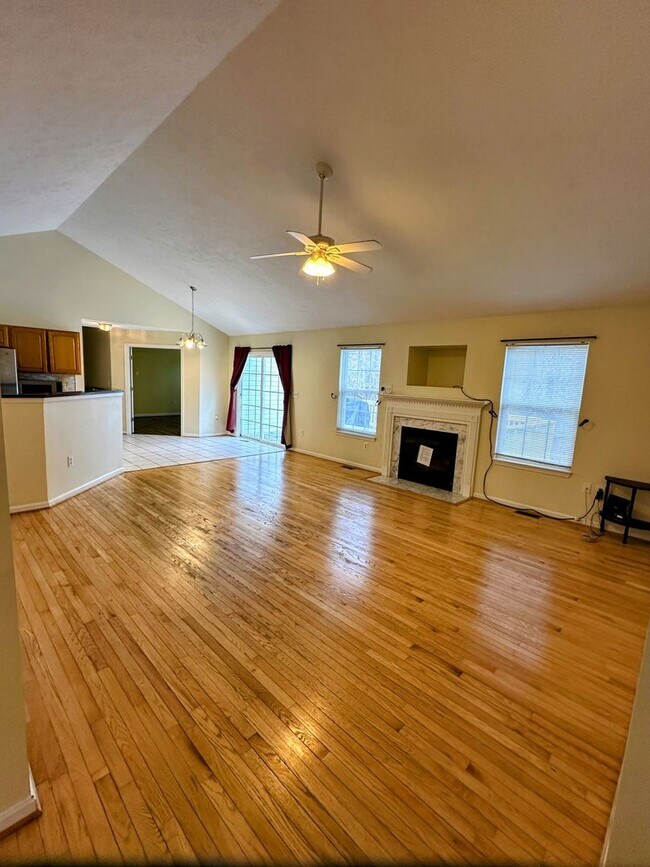 Building Photo - Small Quiet Street in Newburg