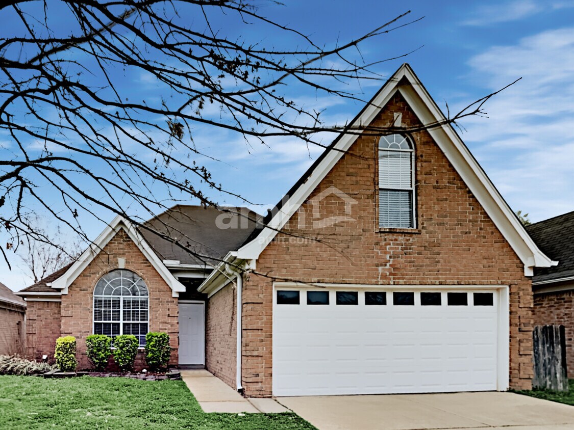 Primary Photo - 8396 Cross Pointe Drive