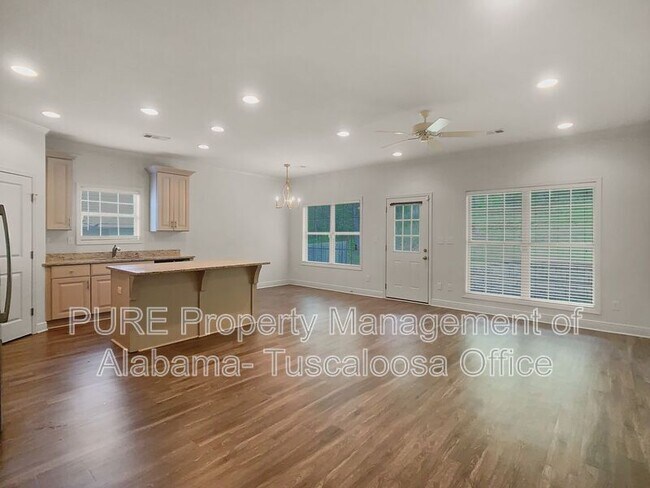 Foto del edificio - 5035 Easton Dr