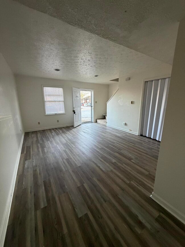 Building Photo - 106 Heritage Dr