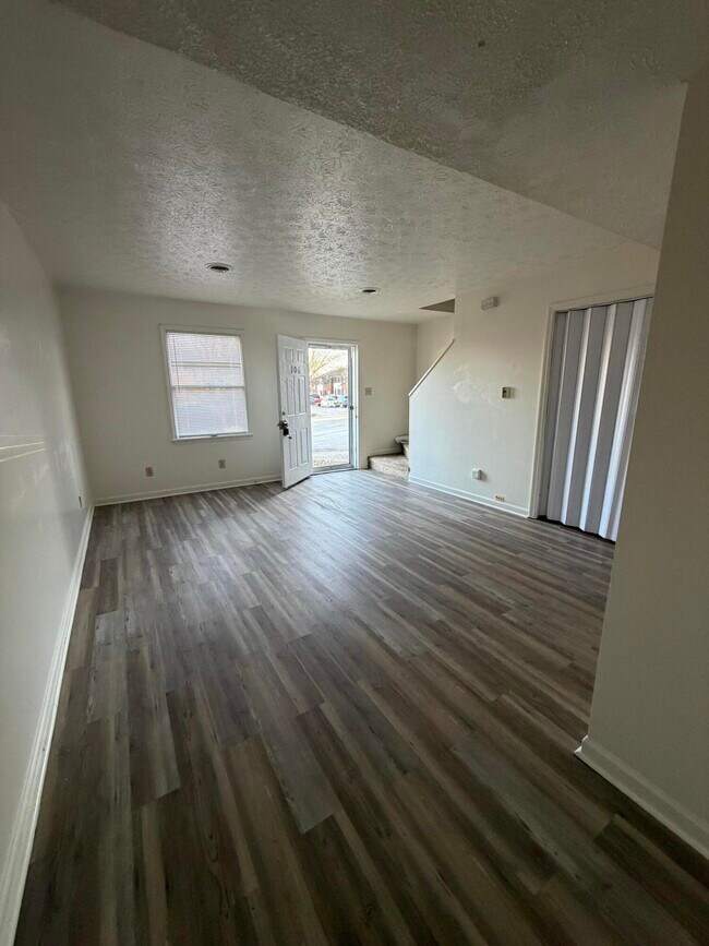 Foto del edificio - 106 Heritage Dr