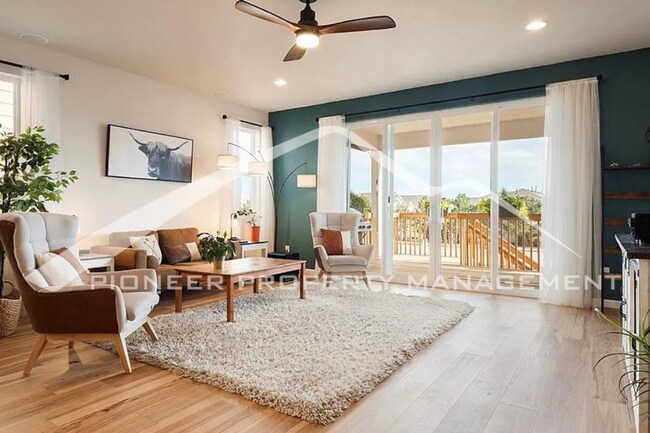 Foto del edificio - Stylish Main-Level Living with Finished Ba...