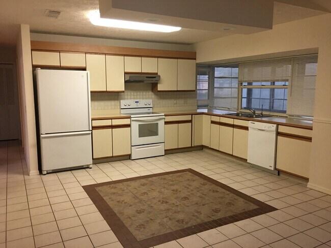 Foto del edificio - 209 SW Thornhill Dr