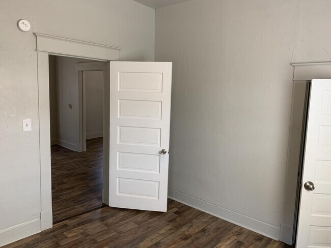 Foto del edificio - 208 E Springer Ave