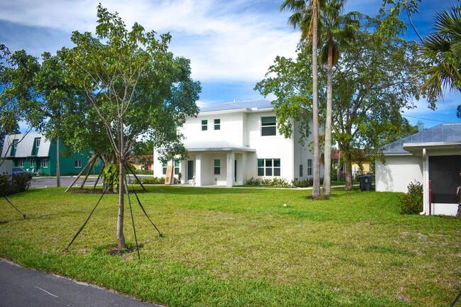 Building Photo - 4567 Gulfstream Rd