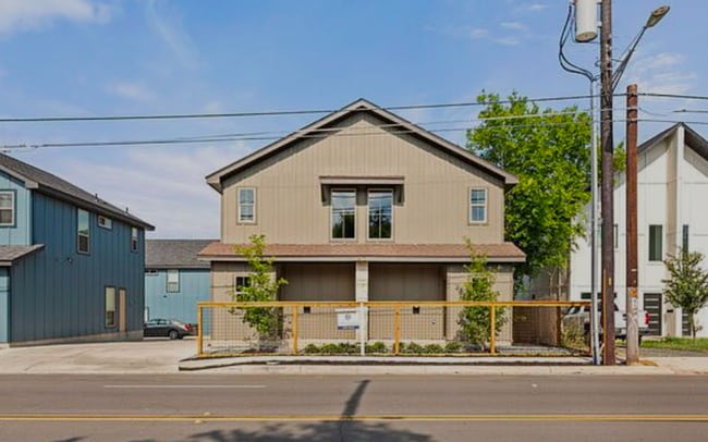 Building Photo - 810 S Walters