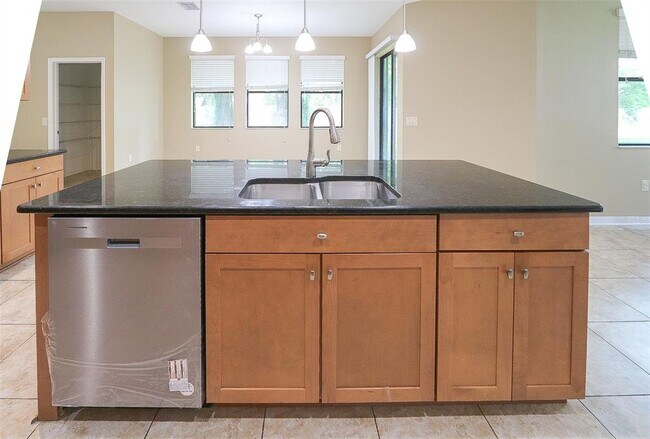 Foto del edificio - 1208 Oakcrest Dr