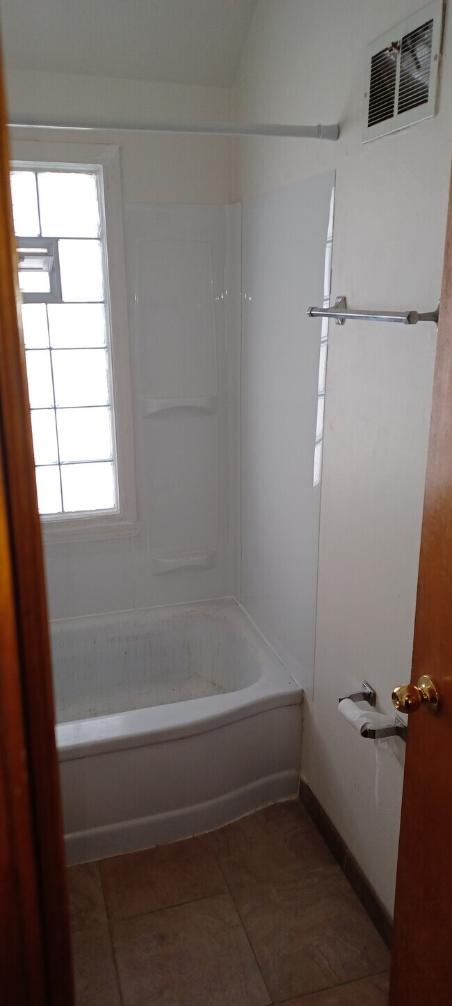 Building Photo - 9219 W Adler St