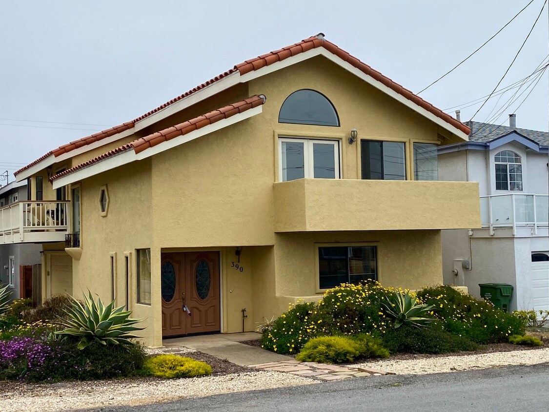 Foto principal - N. Morro Bay Home - 3 Bed 3 Bath - 390 Rennel