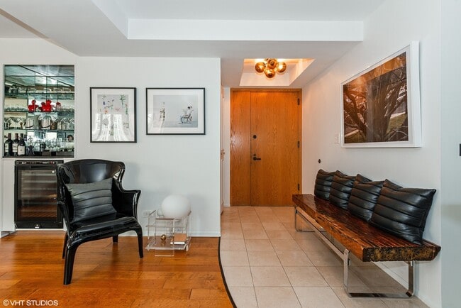 Foto del edificio - 40 E Delaware Pl